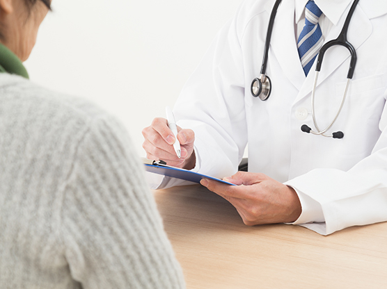 健康診断で生活習慣病の指摘を受けるイメージ