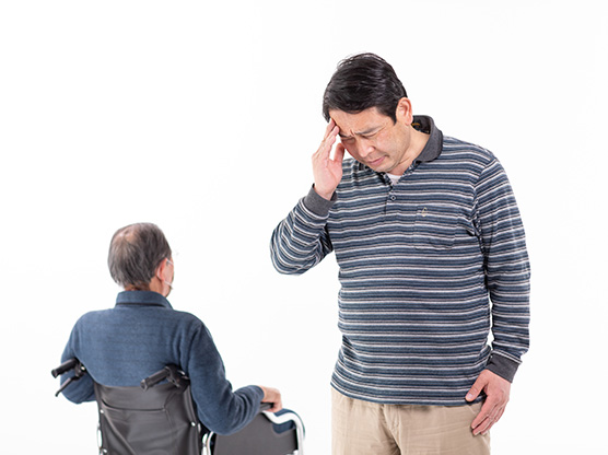 親が認知症になり悩む息子