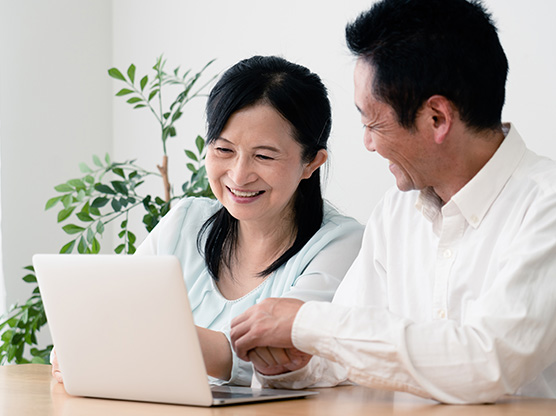 改修費を申請する夫婦