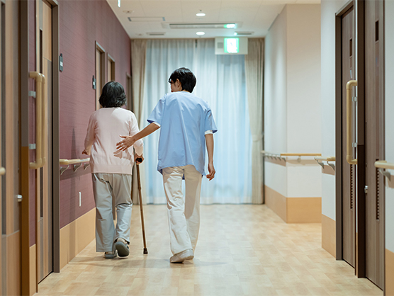 介護職員と入居者